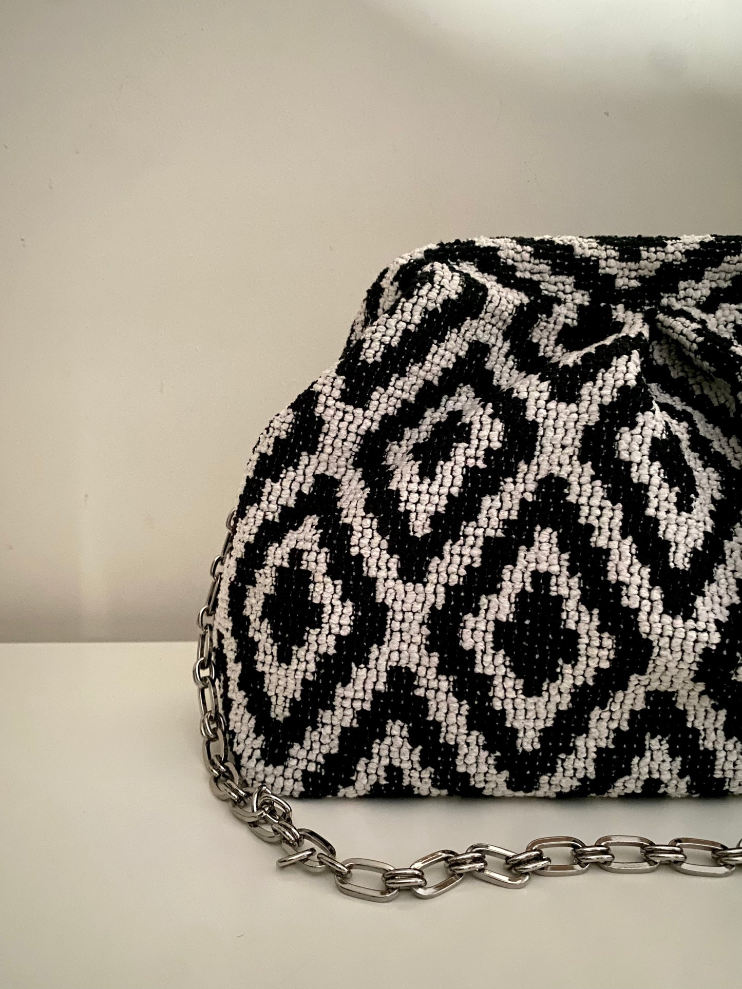 Black and white clutch-bag