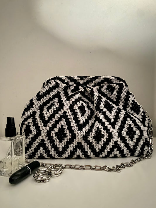 Black and white clutch-bag