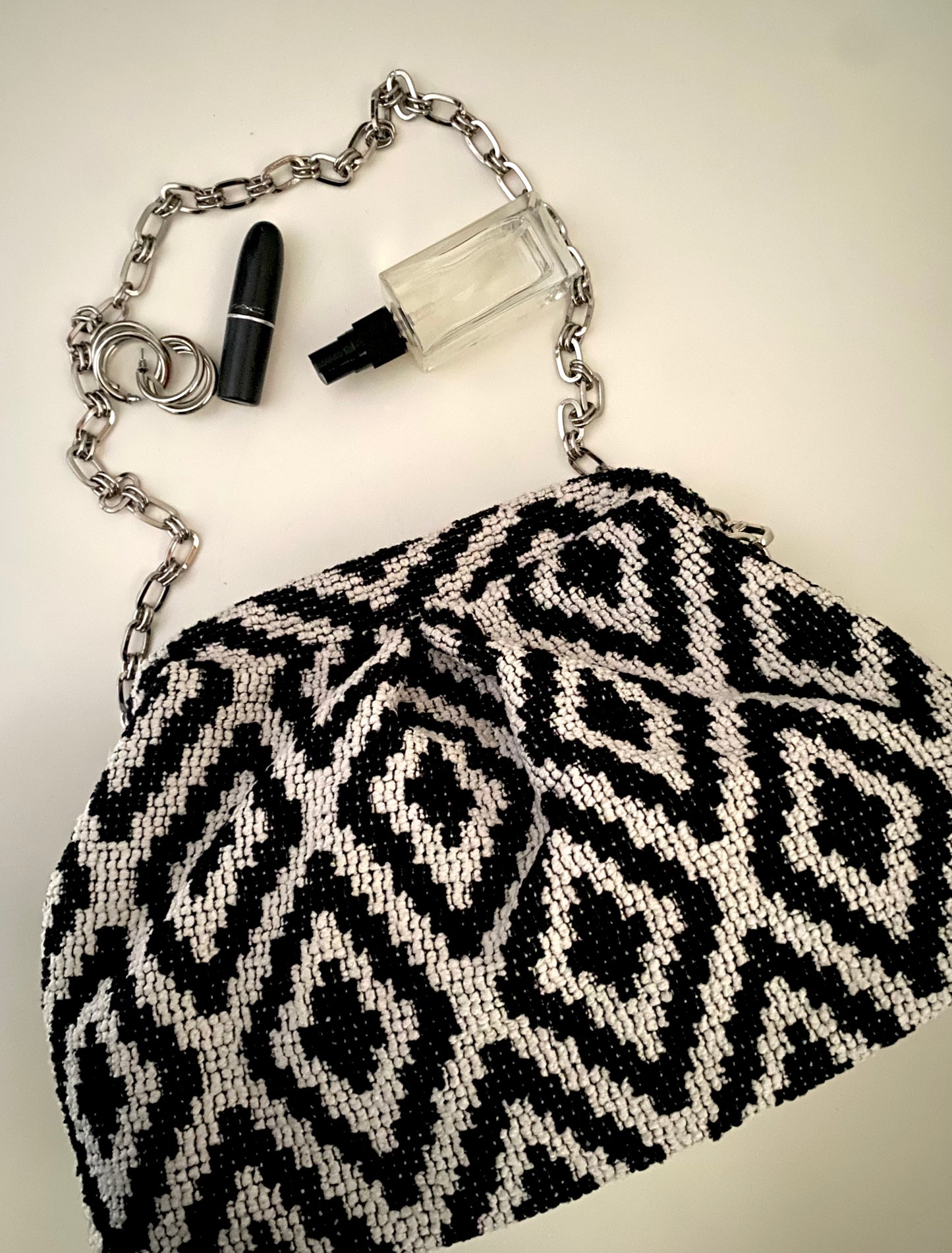 Black and white clutch-bag