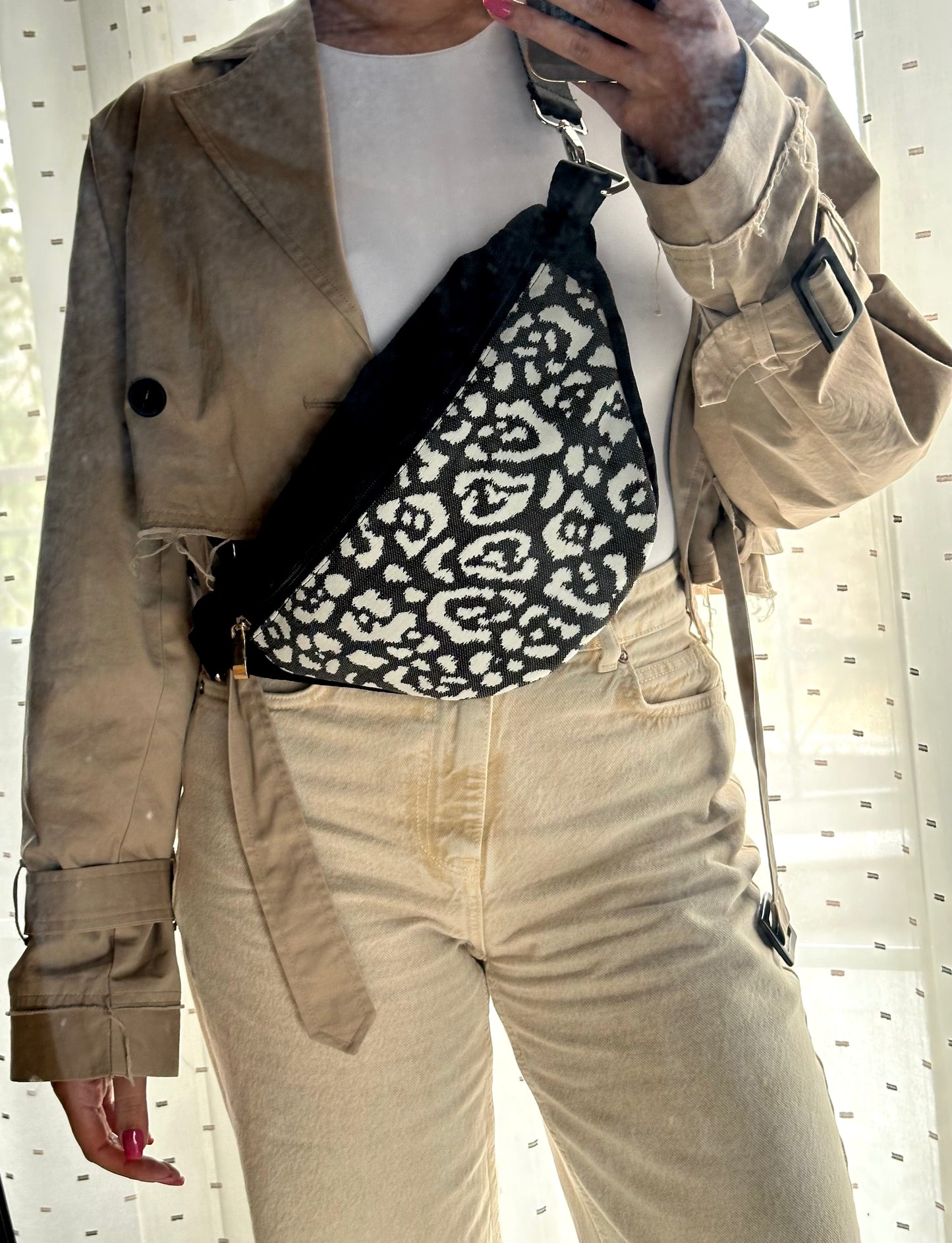 Cross body bag-black and white