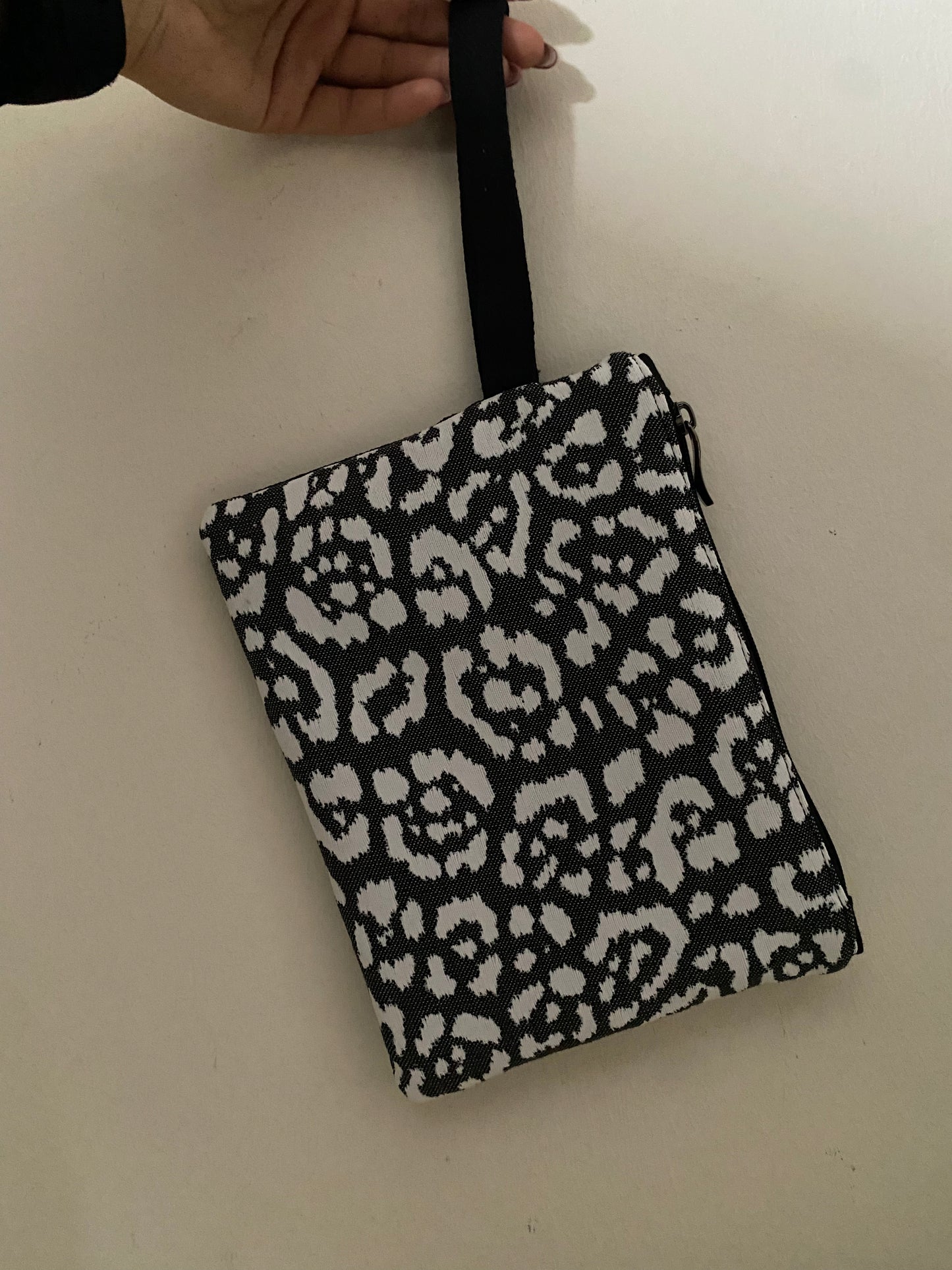 Leopard handbag-black and white
