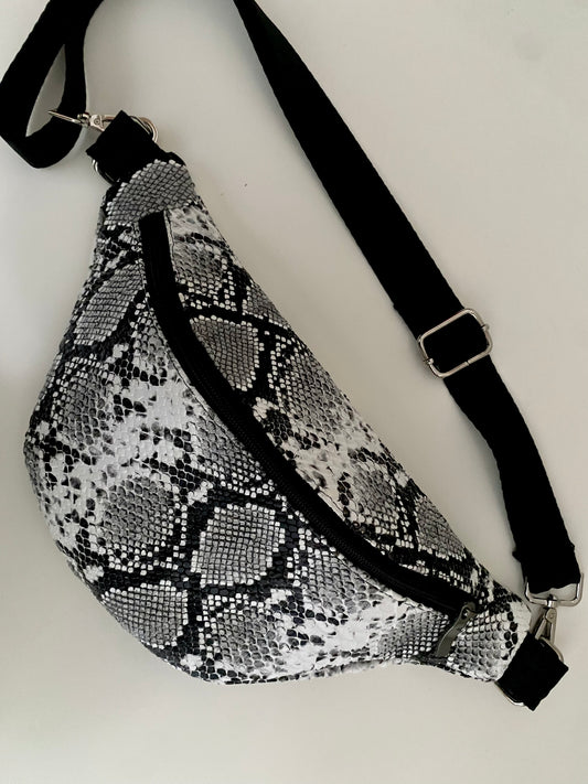 Cross body bag-snake print