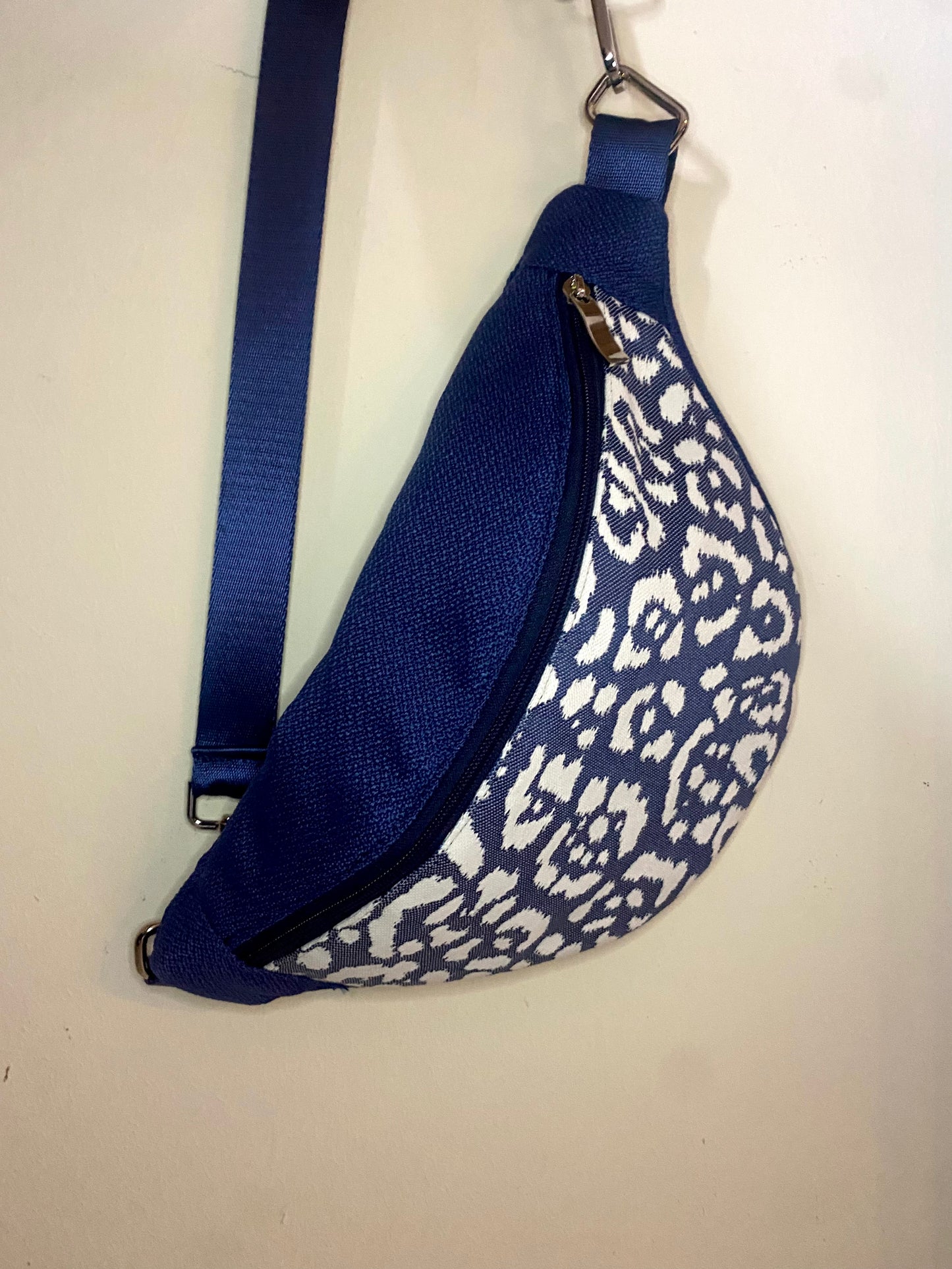 Cross body bag-blue and white